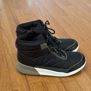 Lands’ End. Snow Boots. Women’s Size 8.5 Black Insulated Boot.